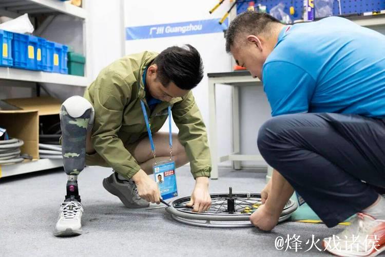 湾区三分钟丨辅具焕新:残特奥会赛场上的维修达人 湾区三分钟丨辅具焕新:残特奥会赛场上的维修达人
